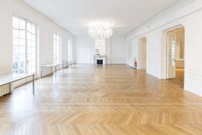 Premium Champs-Elysées Showroom - Image 0