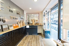 Modern Pop-Up Shop in Notre Dame de Lorette - Image 0