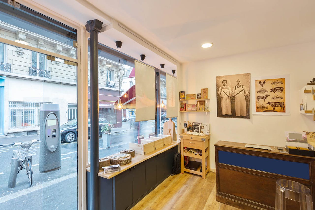 Modern Pop-Up Shop in Notre Dame de Lorette - Image 1