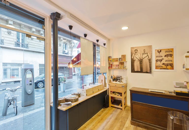 Modern Pop-Up Shop in Notre Dame de Lorette - Image 1