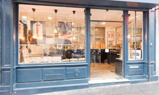 Modern Pop-Up Shop in Notre Dame de Lorette - Image 2