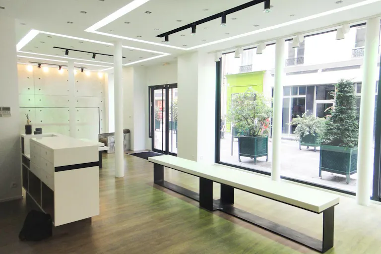 Modern Etienne Marcel Pop-Up Shop - Image 0