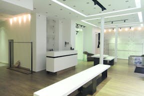 Modern Etienne Marcel Pop-Up Shop - Image 2