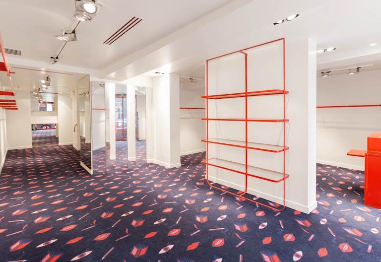 Charming Le Marais Showroom - Image 0