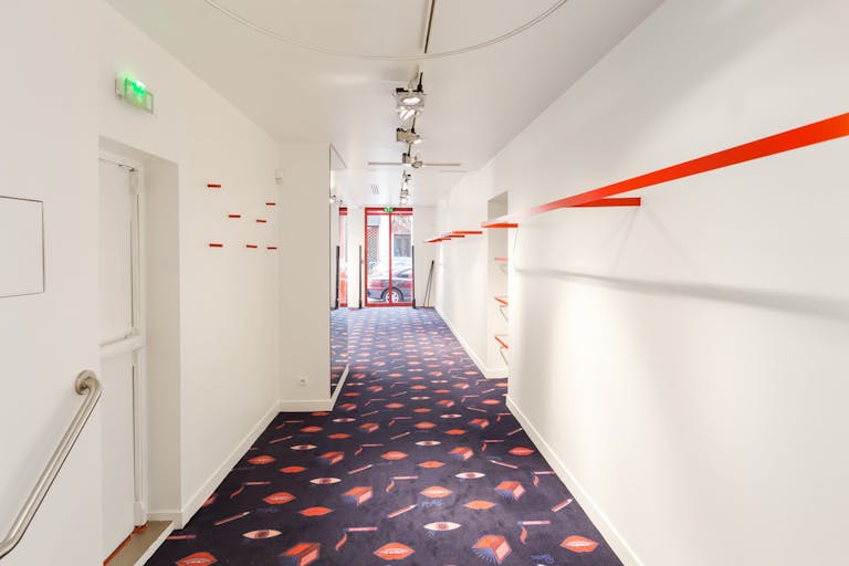 Charming Le Marais Showroom - Image 2