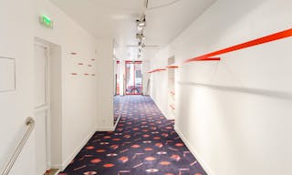 Charming Le Marais Showroom - Image 2