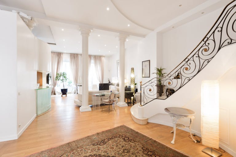 Superb Event Space in Sentier - Image 2