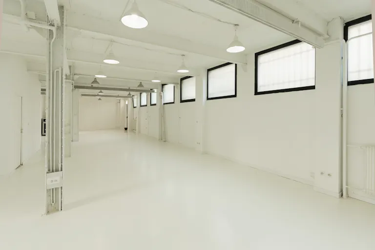 Showroom in Folie-Méricourt - Image 1
