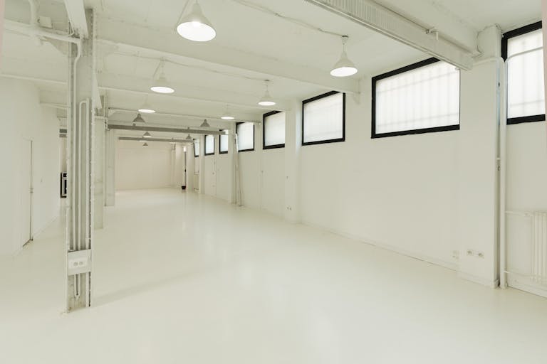 Showroom in Folie-Méricourt - Image 1