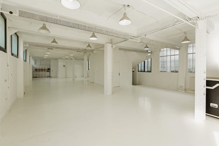 Showroom in Folie-Méricourt - Image 2