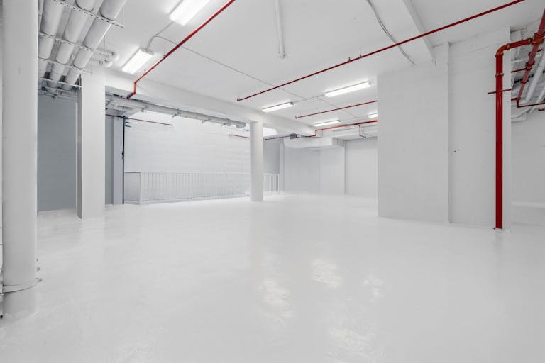 Storefront Whitebox Event Venue Photo Video Studio Art Gallery - Image 4