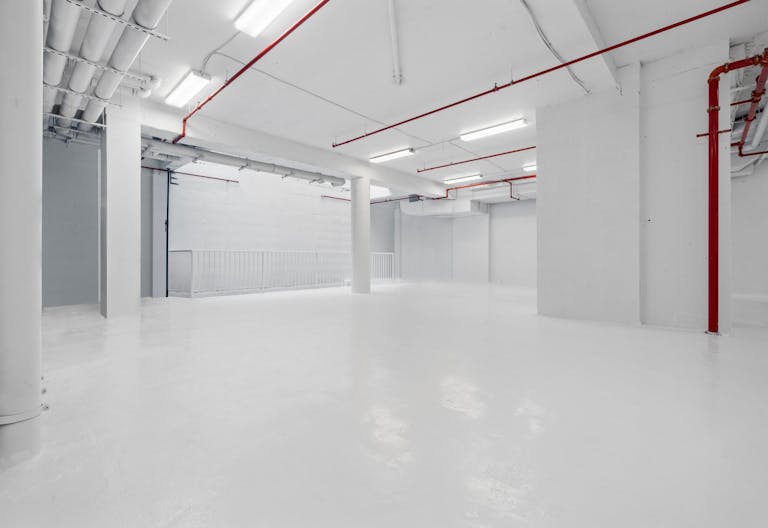 Storefront Whitebox Event Venue Photo Video Studio Art Gallery - Image 4