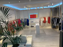 Beautiful Le Marais Showroom - Image 0