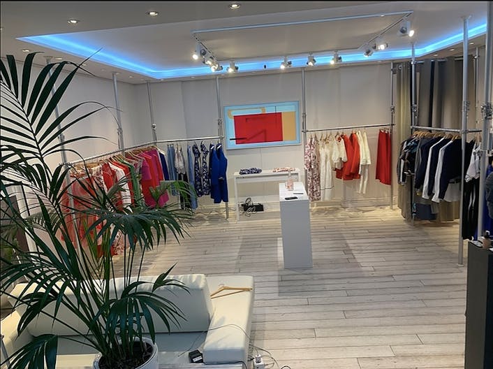 Beautiful Le Marais Showroom - Image 0