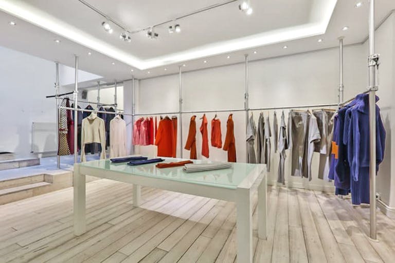 Beautiful Le Marais Showroom - Image 1