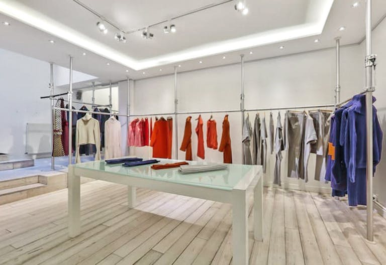 Beautiful Le Marais Showroom - Image 1