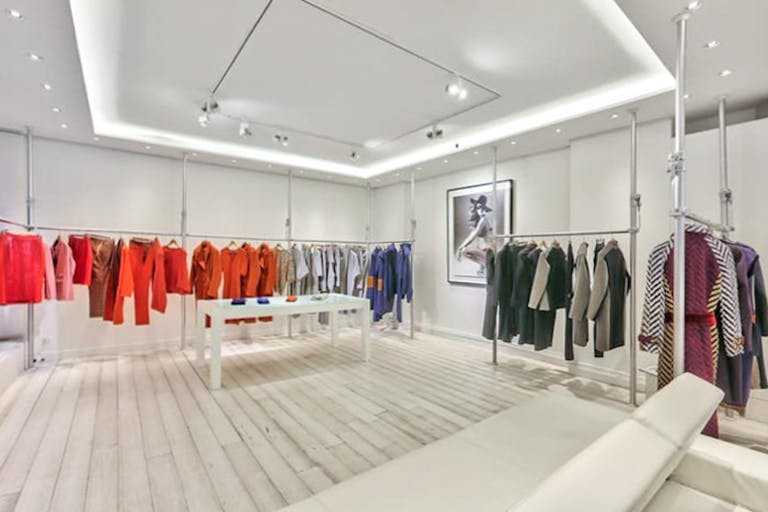 Beautiful Le Marais Showroom - Image 2