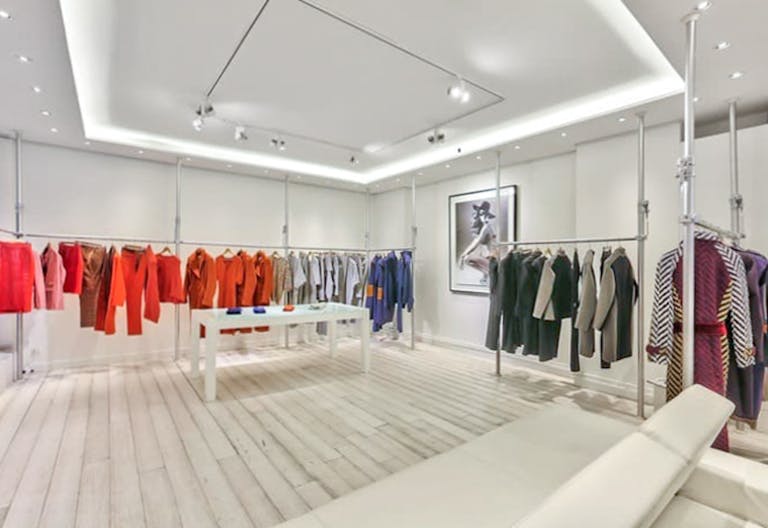 Beautiful Le Marais Showroom - Image 2