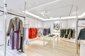 Beautiful Le Marais Showroom - Image 3