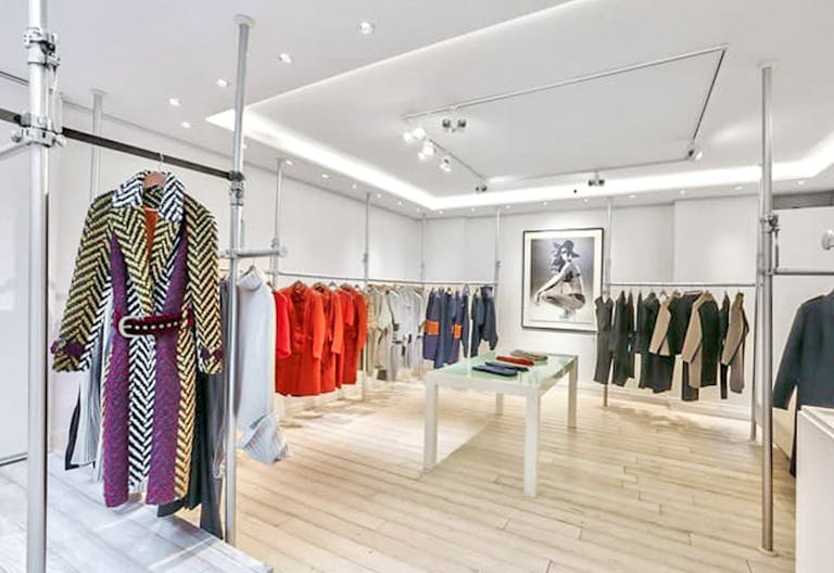 Beautiful Le Marais Showroom - Image 3