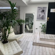 Beautiful Le Marais Showroom - Image 7