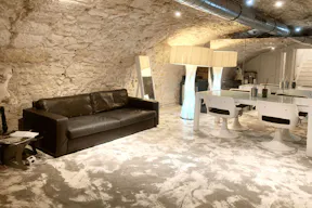 Beautiful Le Marais Showroom - Image 9