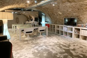 Beautiful Le Marais Showroom - Image 10