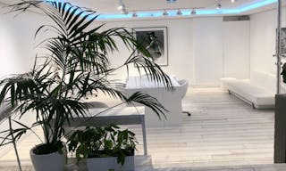 Beautiful Le Marais Showroom - Image 11