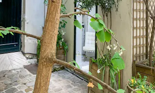 Beautiful Le Marais Showroom - Image 14