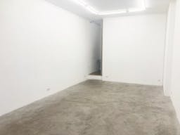 Charming Gallery in Le Marais - Image 5