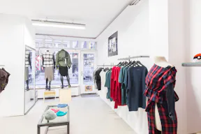Unique Shop in Busy Center - Image 3