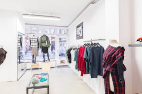 Unique Shop in Busy Center - Image 3