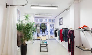 Unique Shop in Busy Center - Image 4