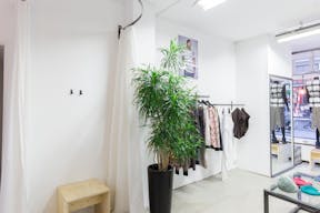 Unique Shop in Busy Center - Image 5