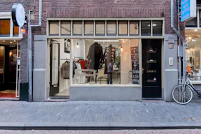 Unique Shop in Busy Center - Image 6