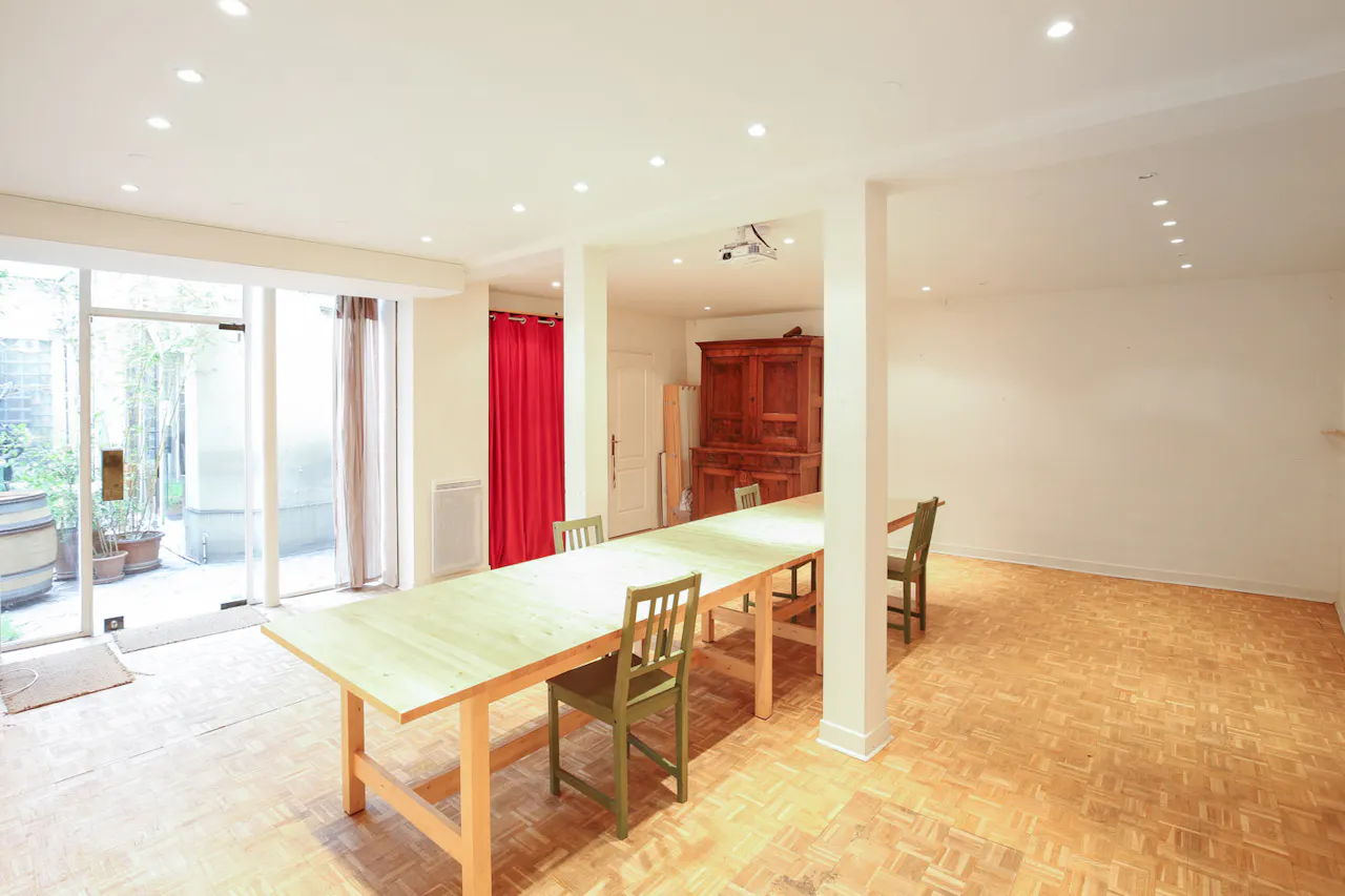 Modern Showroom in Le Marais - Image 0