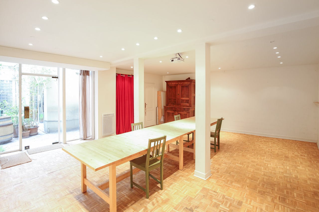 Modern Showroom in Le Marais - Image 0