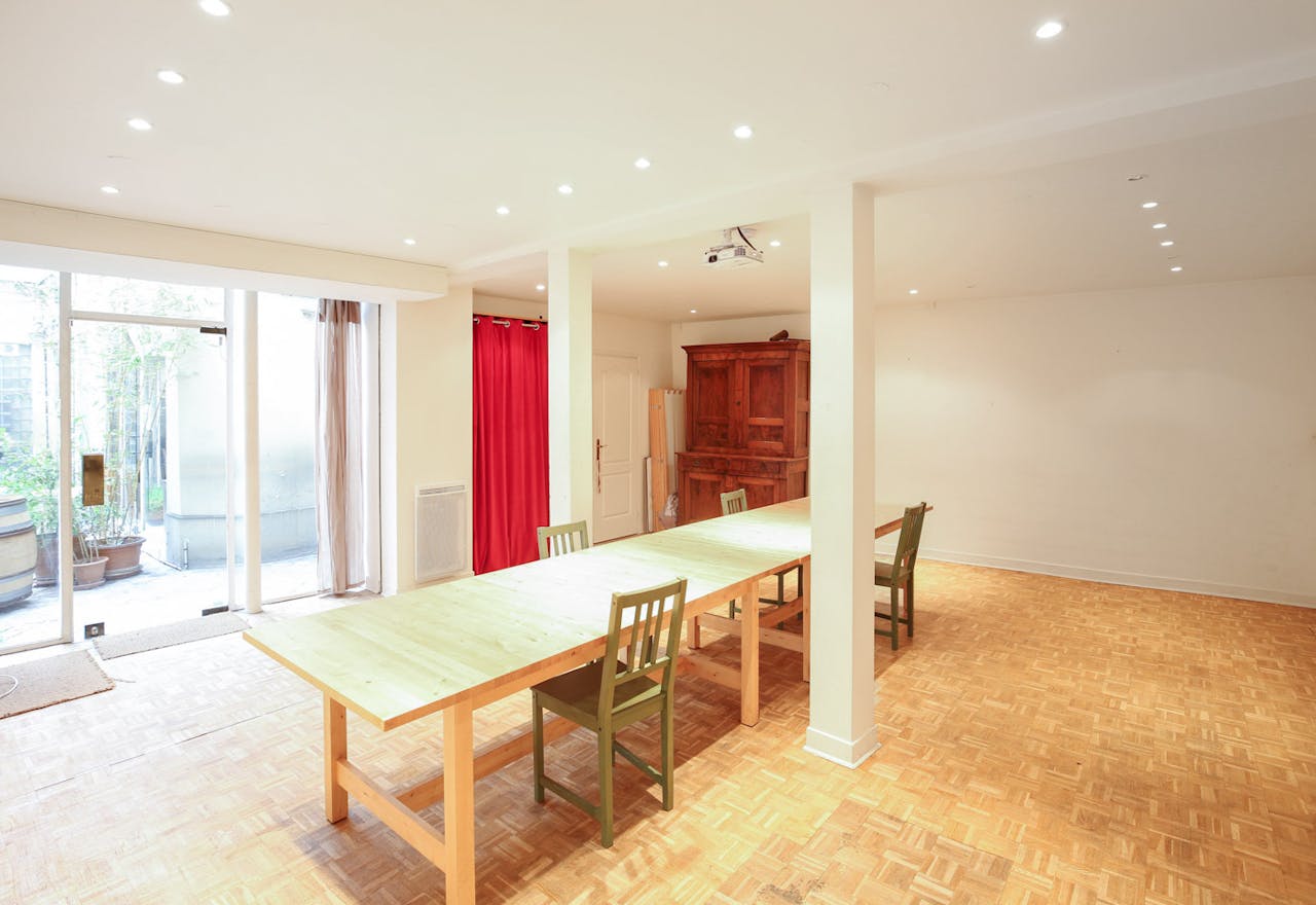 Modern Showroom in Le Marais - Image 0