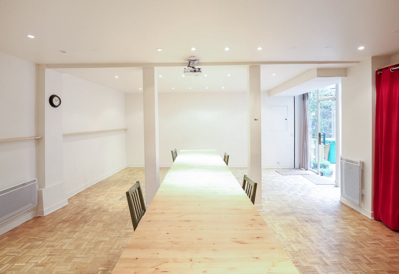 Modern Showroom in Le Marais - Image 1