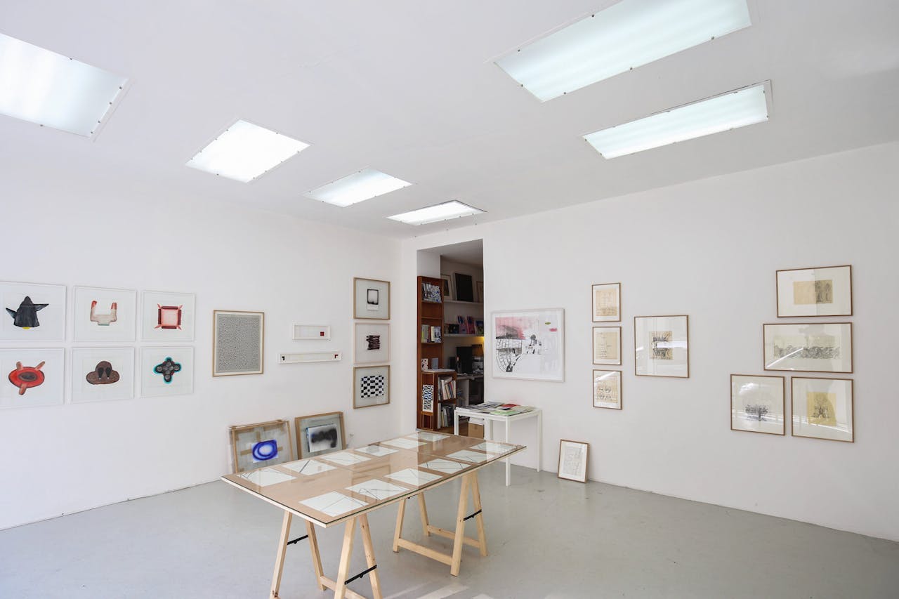 Charming Gallery in Le Marais - Image 2