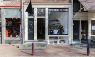 Pop-Up Store in Vibrant Center - Image 0