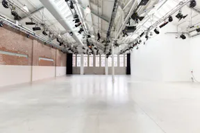 Showroom Near Foodhallen - Image 0