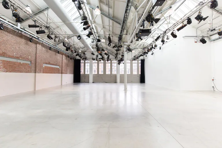 Showroom Near Foodhallen - Image 0