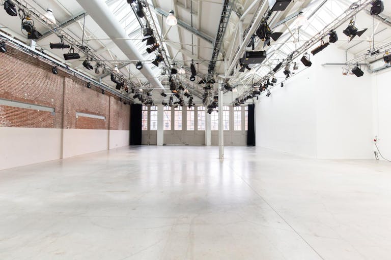 Showroom Near Foodhallen - Image 0