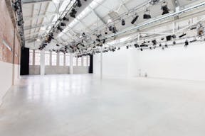 Showroom Near Foodhallen - Image 1