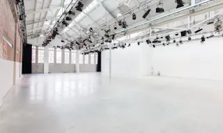 Showroom Near Foodhallen - Image 1