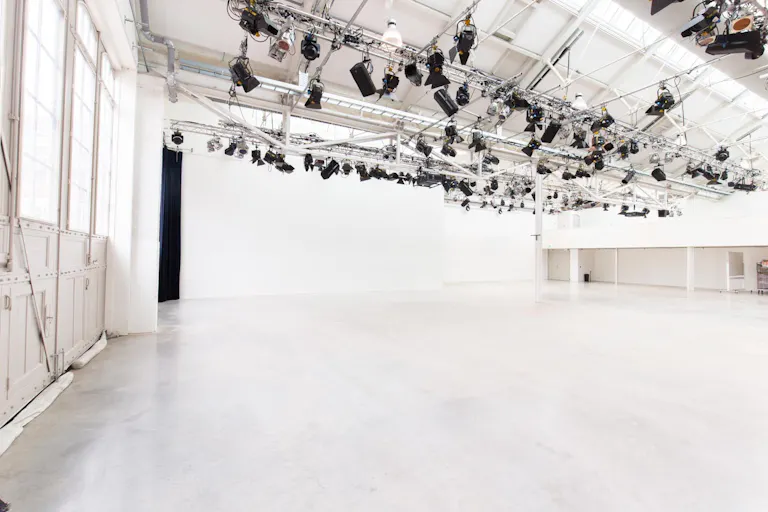 Showroom Near Foodhallen - Image 3