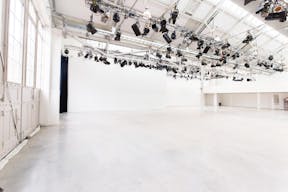 Showroom Near Foodhallen - Image 3