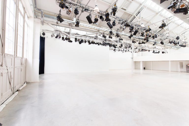 Showroom Near Foodhallen - Image 3