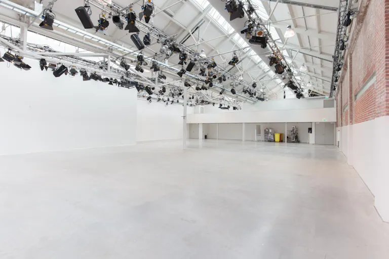 Showroom Near Foodhallen - Image 4